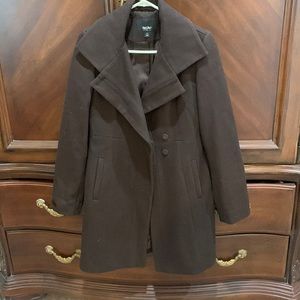 Brown coat women’s size M front 2 button snap. Approximately 34 inches long